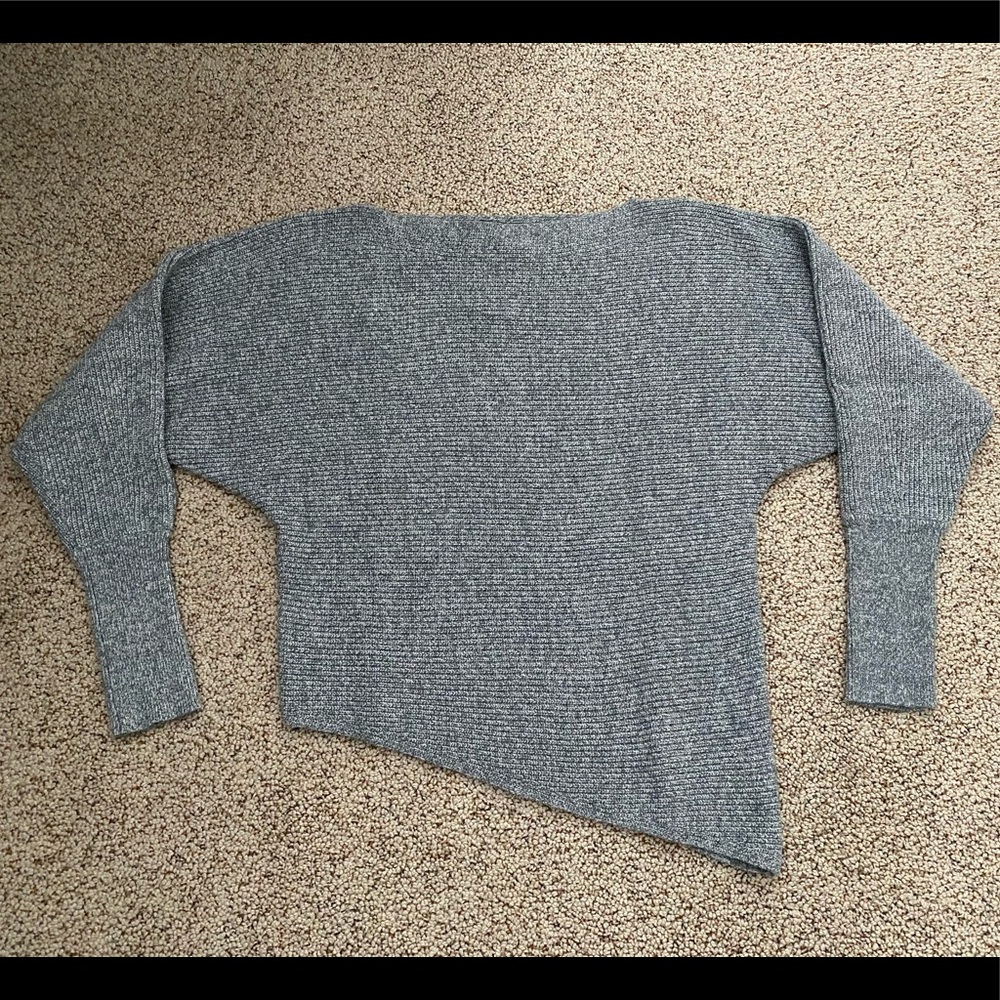 Brand New Express Women’s Grey Long Sleeved Asymmetric Sweater Size Extra Small